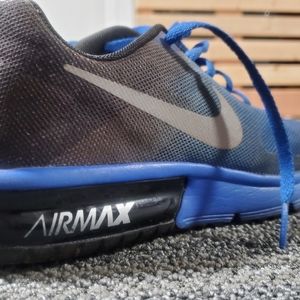 Nike AirMax Sequent Youth size 5.5 🇺🇸 blue and black used in good condition💯